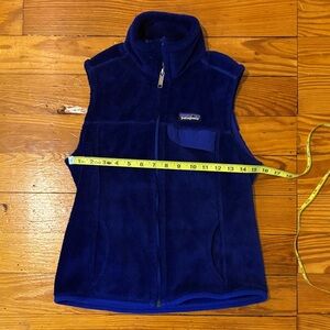 Patagonia women’s polartec fleece vest! Small. Blue/Purple